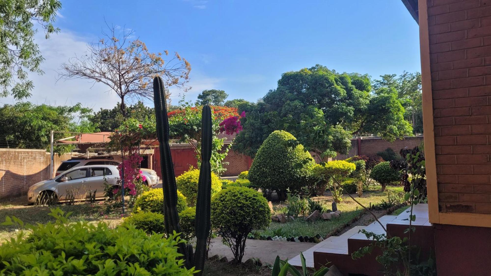 Quest Bed & Breakfast Lilongwe Bagian luar foto