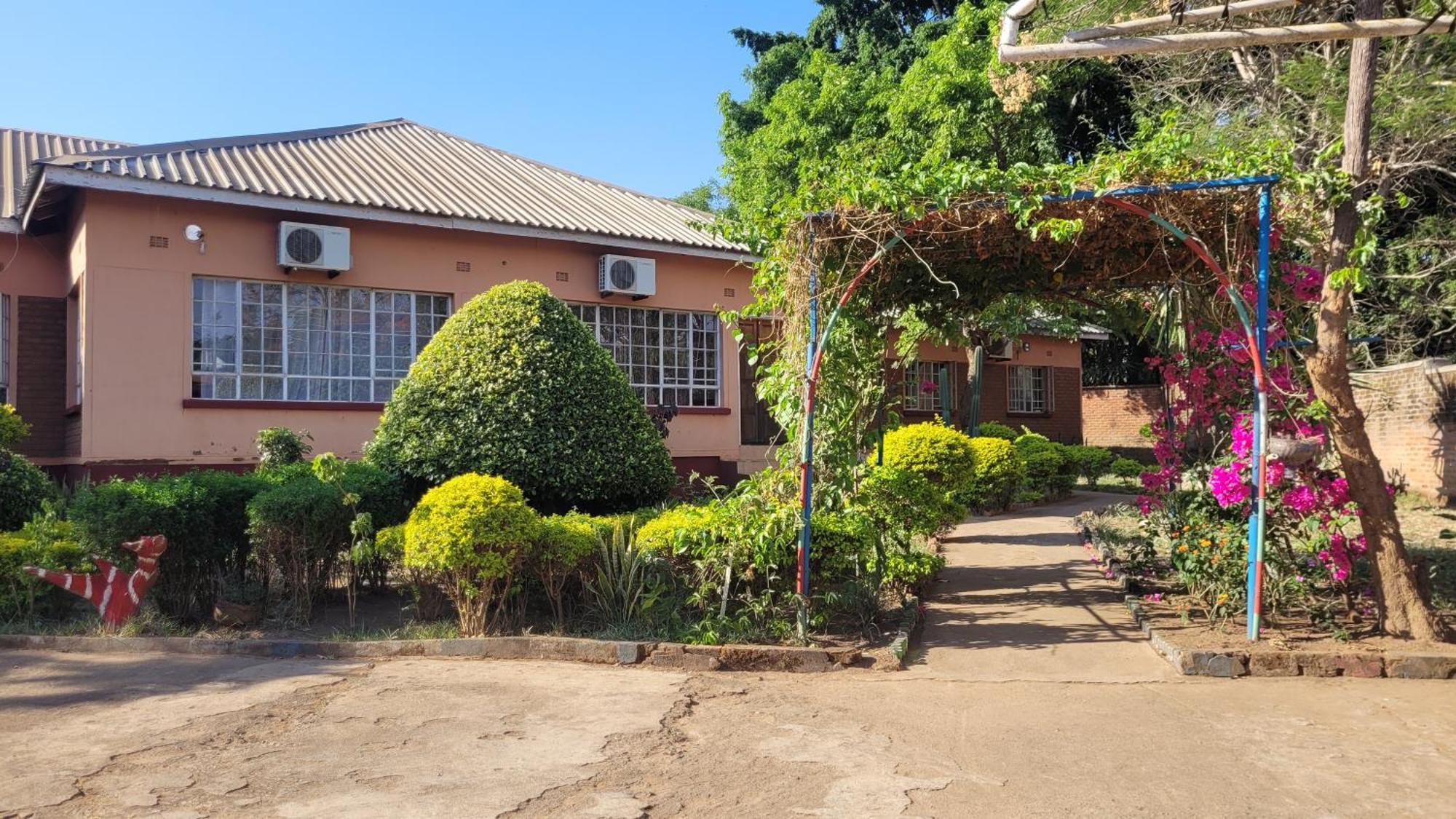Quest Bed & Breakfast Lilongwe Bagian luar foto