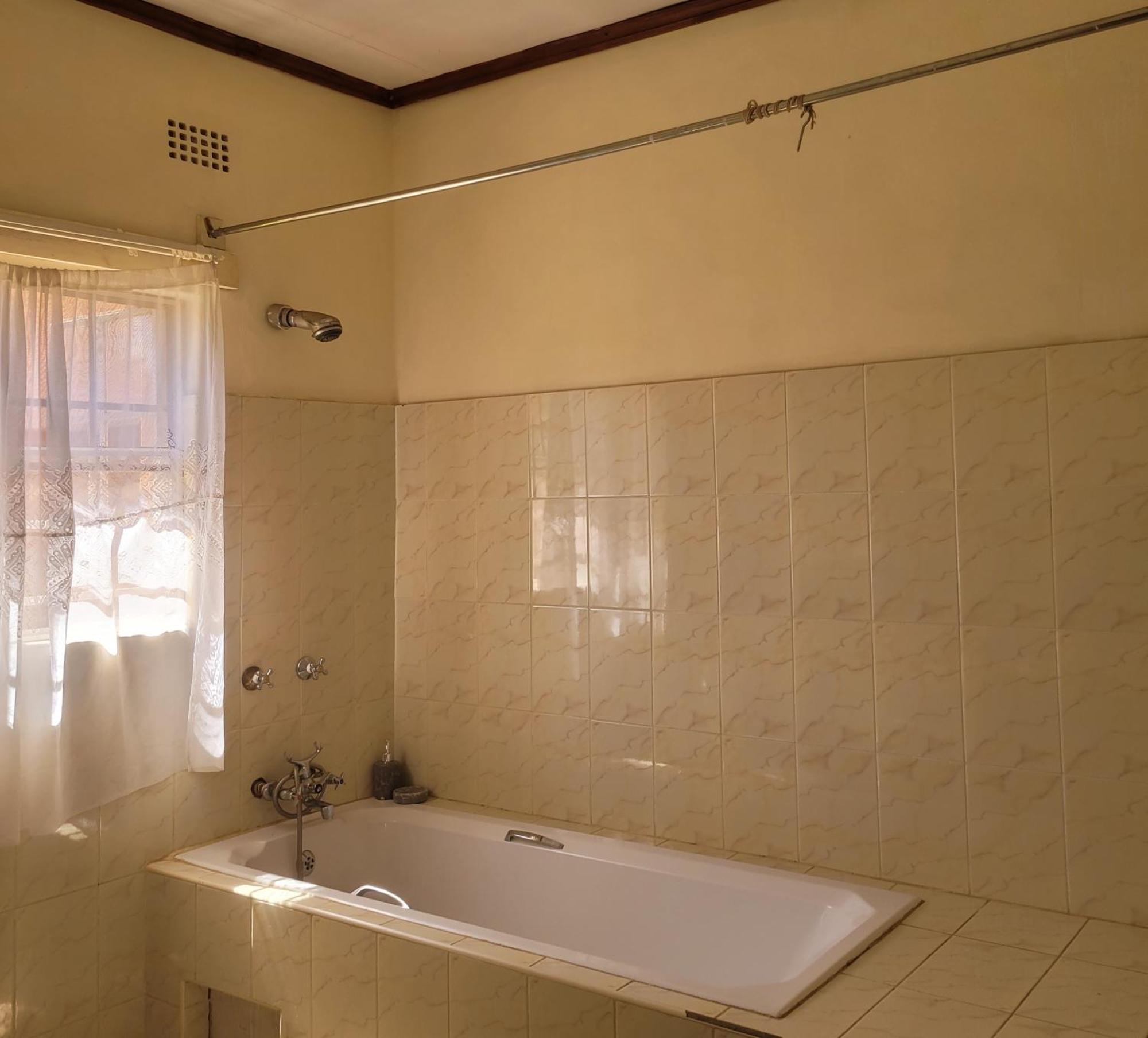 Quest Bed & Breakfast Lilongwe Bagian luar foto