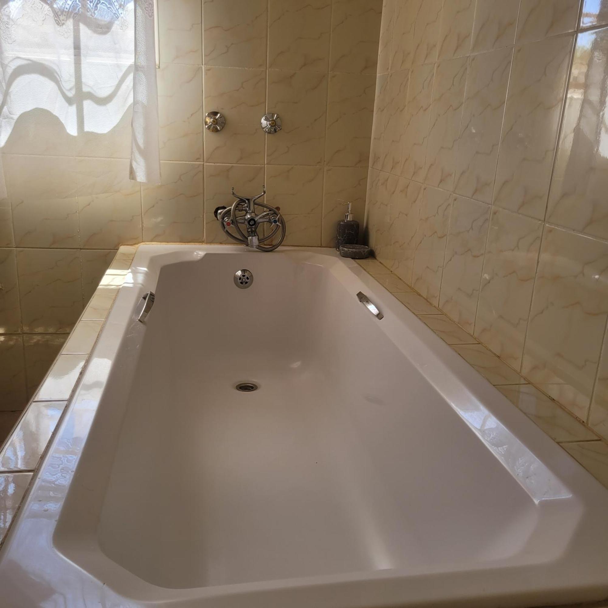 Quest Bed & Breakfast Lilongwe Bagian luar foto