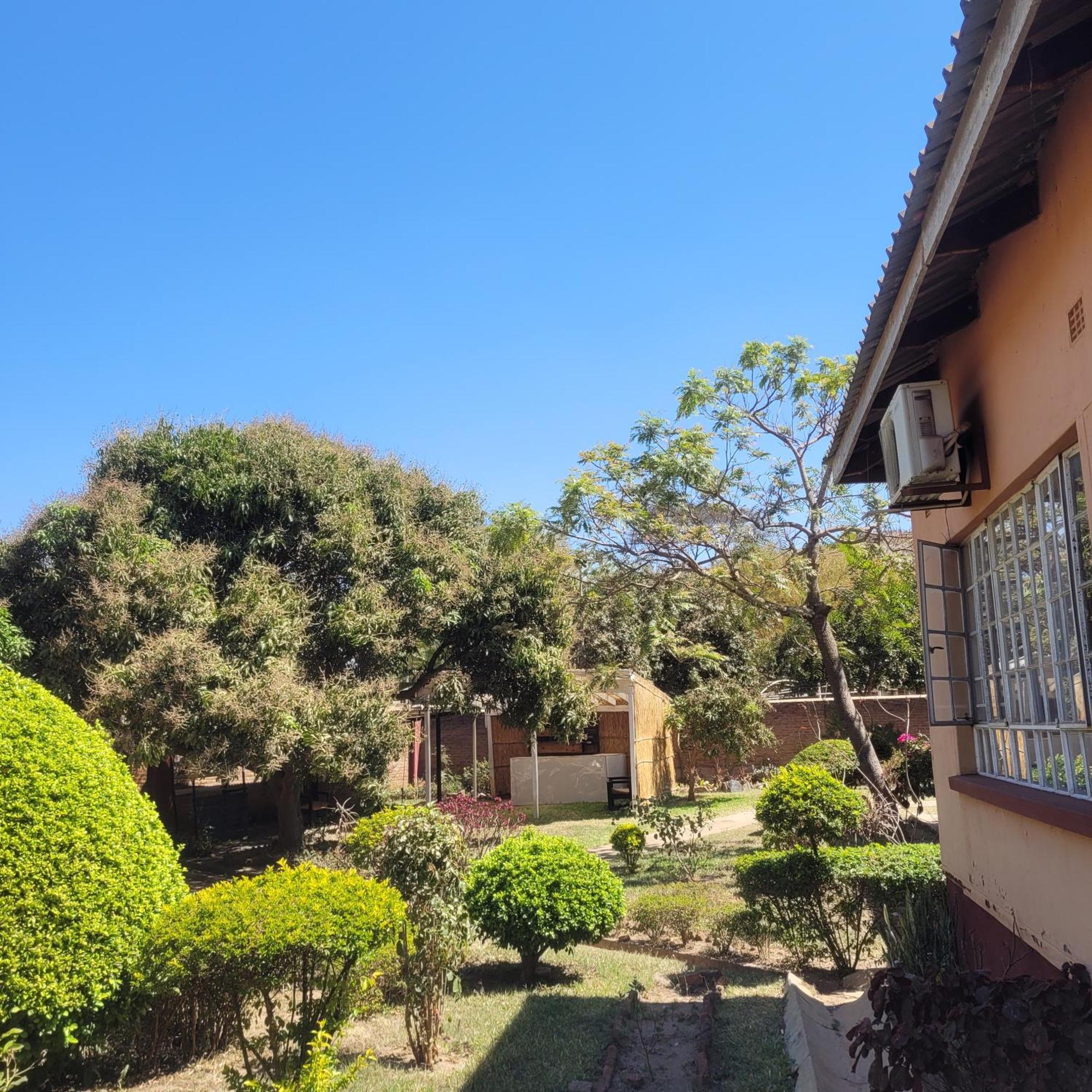 Quest Bed & Breakfast Lilongwe Bagian luar foto